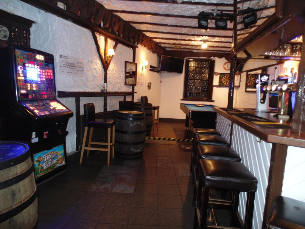 Cedar Inn - Edinburgh — Photos 3